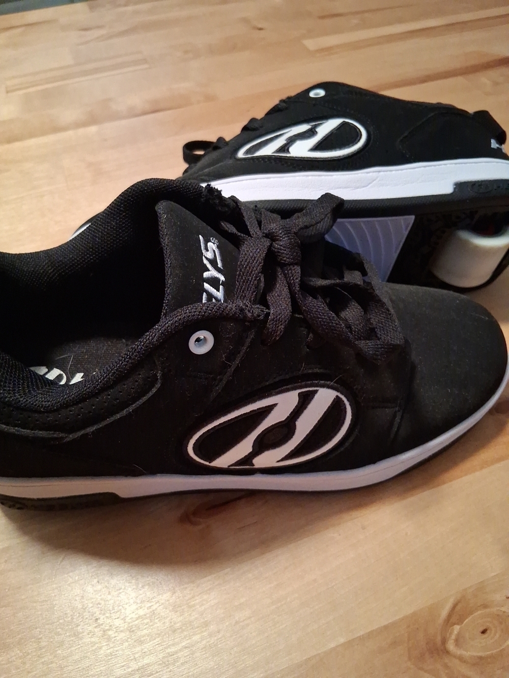 Heelys Black and White Men's Skate Sneakers with Logo